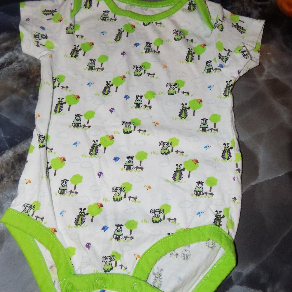Avon Snap Tee Tiny Tillia White With Green Trim Size 6/9 Months NWOT